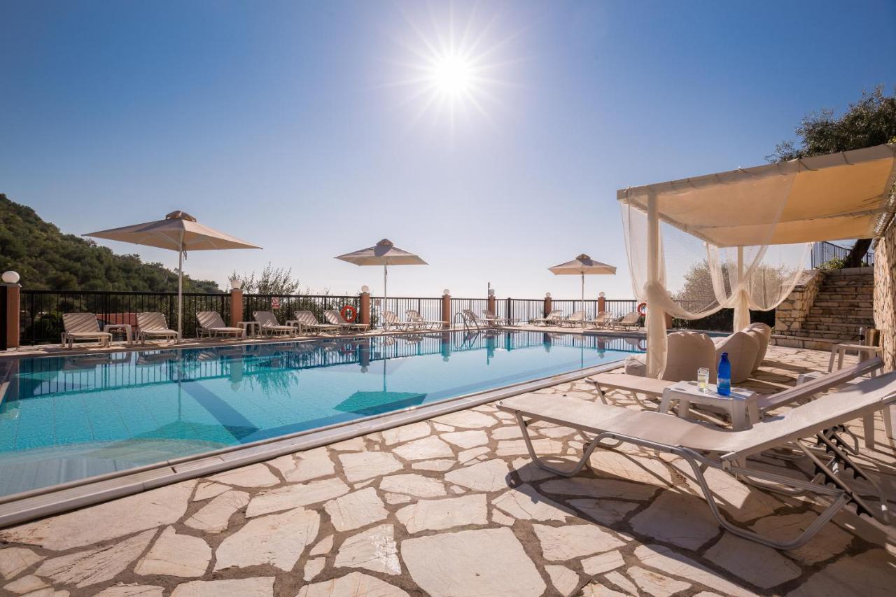 Nestoras Aparthotel